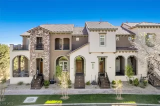 Photo #2: 2483133 Listing