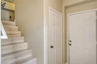 Photo #3: 2483147 Listing