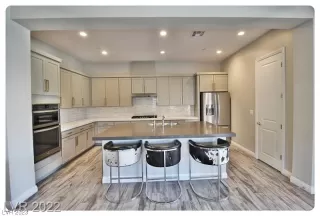 Photo #4: 2483191 Listing