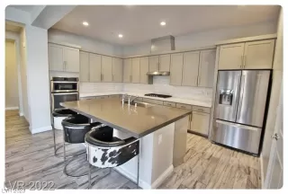 Photo #5: 2483191 Listing