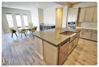 Photo #6: 2483191 Listing