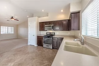 Photo #5: 2483196 Listing