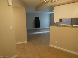 Photo #5: 2483213 Listing 