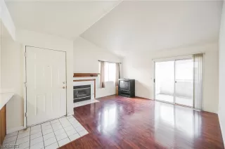 Photo #3: 2483218 Listing