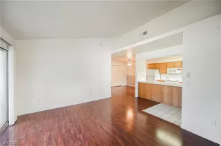 Photo #5: 2483218 Listing