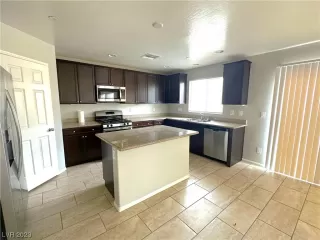 Photo #2: 2483223 Listing 