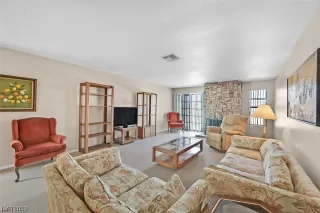 Photo #3: 2483229 Listing