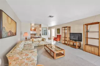 Photo #5: 2483229 Listing