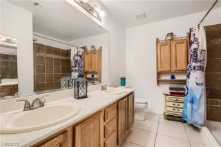 Photo #5: 2483238 Listing