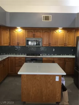 Photo #1: 2483240 Listing 