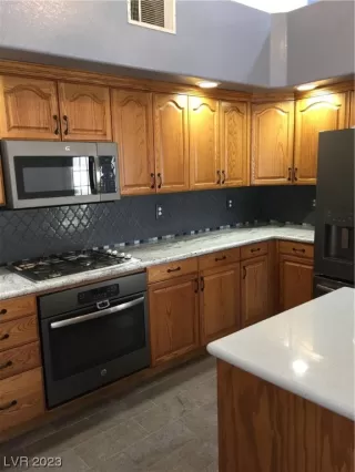 Photo #2: 2483240 Listing 