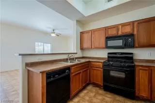 Photo #6: 2483325 Listing