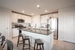 Photo #6: 2483378 Listing 