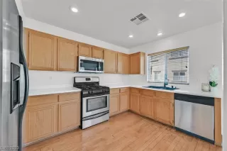 Photo #5: 2483392 Listing