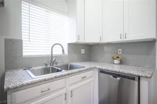 Photo #2: 2483404 Listing