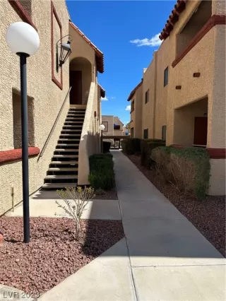 Photo #4: 2483444 Listing