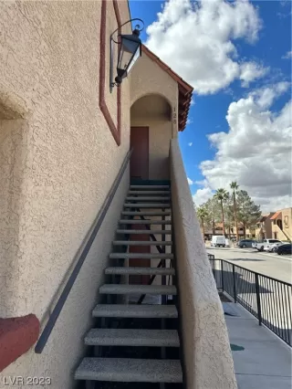 Photo #5: 2483444 Listing