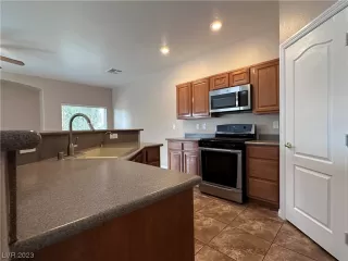 Photo #4: 2483456 Listing 