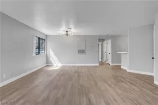 Photo #5: 2483500 Listing 