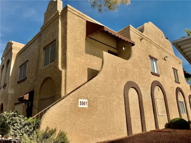 MLS: 2483521 Condo For Sale