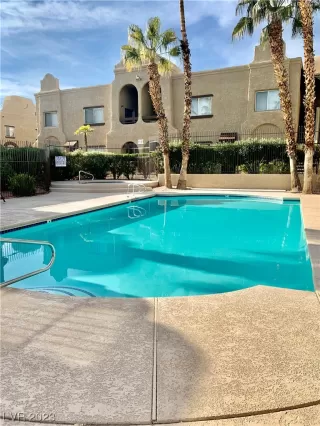 Photo #3: 2483521 Listing 