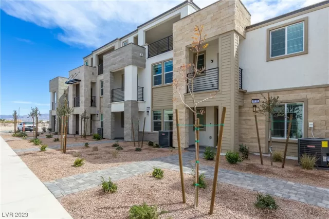 MLS: 2483600 Condo For Sale