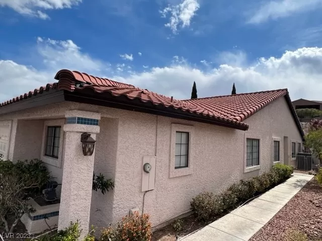 MLS: 2483614 Condo For Sale