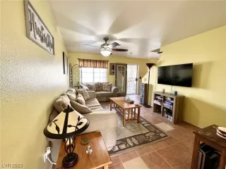 Photo #4: 2483635 Listing