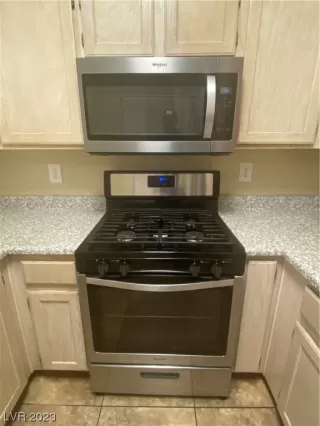 Photo #5: 2483658 Listing 