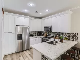 Photo #2: 2483677 Listing