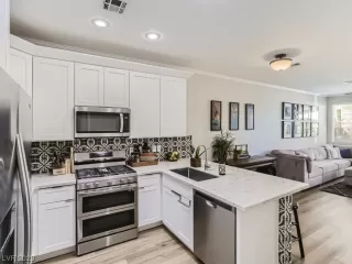 Photo #3: 2483677 Listing