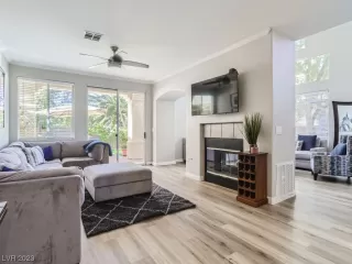 Photo #4: 2483677 Listing