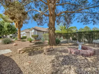 Photo #4: 2483688 Listing