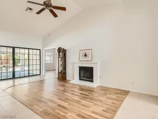 Photo #6: 2483688 Listing