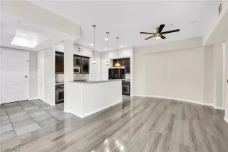 Photo #3: 2483733 Listing