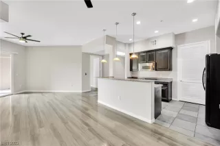 Photo #6: 2483733 Listing