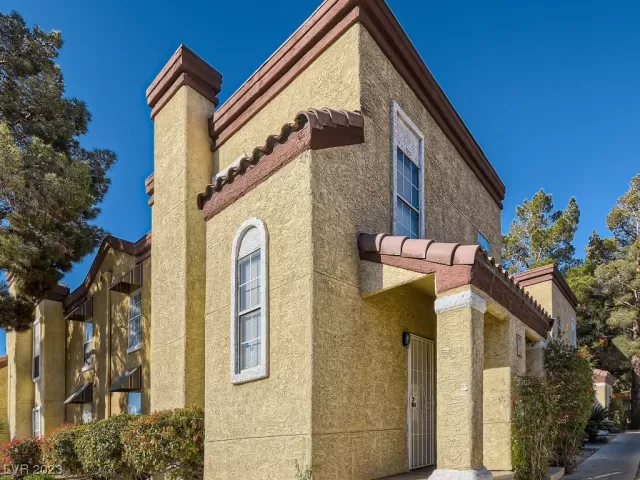 MLS: 2483749 Condo For Sale