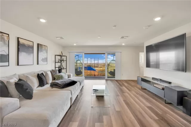 MLS: 2483754 Condo For Sale