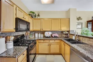 Photo #6: 2483758 Listing