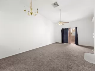 Photo #4: 2483760 Listing