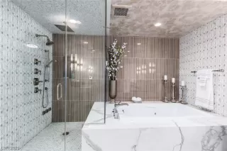 Photo #3: 2483761 Listing