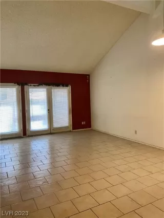 Photo #2: 2483808 Listing