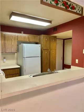 Photo #3: 2483808 Listing