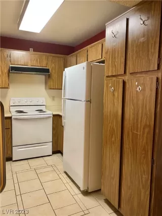 Photo #4: 2483808 Listing