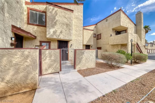 MLS: 2483818 Condo For Sale
