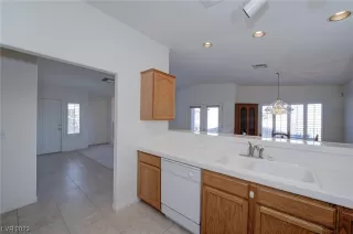 Photo #6: 2483822 Listing