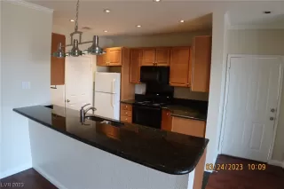 Photo #5: 2483859 Listing 