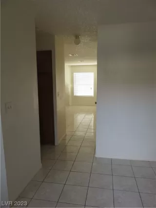 Photo #5: 2483880 Listing