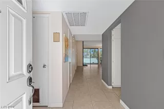 Photo #4: 2483901 Listing