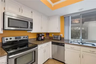 Photo #6: 2483901 Listing